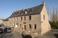 Ancien presbytère de Saint-Hilaire-des-Landes, actuelle Mairie, 3, 5 square de la Mairie (Saint-Hilaire-des-Landes)