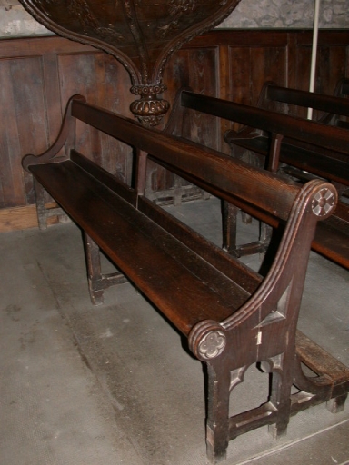 Ensemble de 74 bancs de fidèles