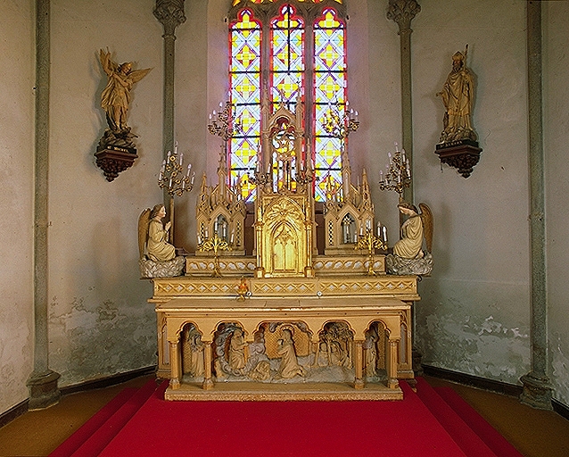 Ensemble du maître-autel (autel, tabernacle, 2 gradins d'autel, 2 statues, devant d'autel, 3 degrés d'autel) : Jardin des oliviers, Anges