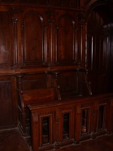 Décor de choeur : 2x5 stalles, lambris de demi-revêtement