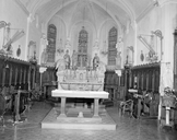 Ensemble style néo-classique, style néo-gothique : autel, tabernacle, gradins d'autel (2), autels (2), retables (2), tabernacles (2), église paroissiale Saint-Ouen (La Chapelle-Erbrée)