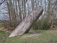 Menhir de la Tiemblais, dit La Pierre Longue (Saint-Samson-sur-Rance)