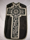 Ornement noir 4 : chasuble, étole, manipule, voile de calice