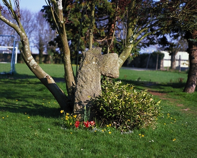 Croix de chemin, 9 rue de la Gare (Saint-Méloir-des-Ondes)