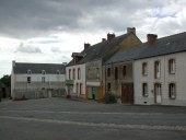 Presbytère, actuellement maison, place de l'Eglise (La Chapelle-de-Brain)