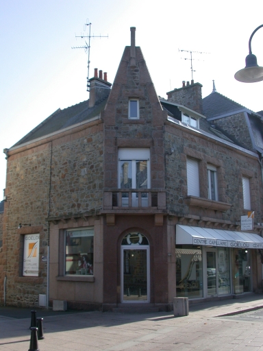 Immeuble à logements avec partie commerciale, 18, 18 bis rue du Maréchal Leclerc (Perros-Guirec)