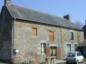 Alignement de deux maisons, la Vallerie (Sens-de-Bretagne)