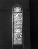 Verrières (4) (verrière archéologique) : vie de Saint Antoine de Padoue, vie de Saint Alain, vie de Saint René, vie de Saint Yves (baies 1, 2, 3, 4), église paroissiale Saint-Etienne (Val-d'Izé)