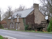 Alignement de maisons, le Rocher (Miniac-Morvan)
