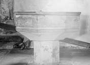 Fonts baptismaux, église paroissiale Saint-Pierre, Saint-Paul (Malguénac)