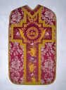 Ornement rouge 3 : chasuble, étole, manipule