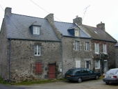 Alignement de maisons, la Ville ès Huriaux (Pleurtuit)