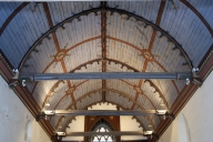 Décor de charpente : 5 entraits, lambris de couvrement, nervures de voûte, 14 sablières