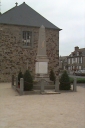 Monument aux morts, place de l'Eglise (Le Vivier-sur-Mer)