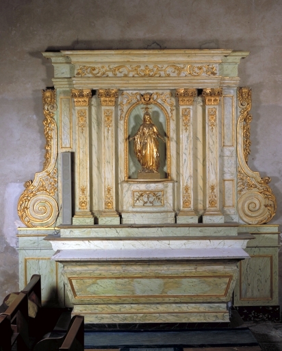 Ensemble de l'autel secondaire sud : autel, retable, 2 gradins, degré