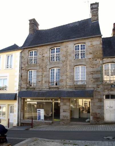 Maison, 8 place Foch (Antrain fusionnée en Val-Couesnon en 2019)