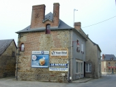 Ancienne maison à boutique, 10 rue de l'Abbaye (Saint-Germain-du-Pinel)