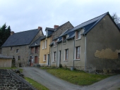 Alignement de maisons, 23,25, 27,35 rue de l' Abbaye (Combourg)
