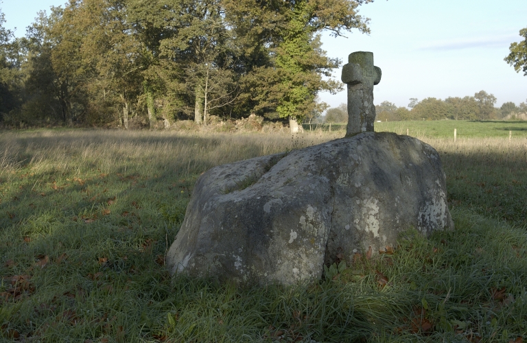 Croix de chemin, près du Bougettin (Dingé)