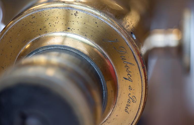 Présentation de la collection d'instruments scientifiques du lycée Émile Zola, Avenue Jean Janvier (Rennes)