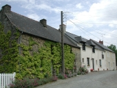 Alignement de maisons, le Hainlée (Langon)