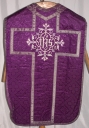 Ornement violet 3 : chasuble, bourse de corporal, étole, manipule, voile de calice