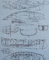Bateau de plaisance, à voile, avirons et système de pédalo dit La Mauve