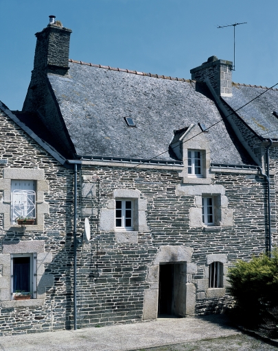 Maison de prêtre, Nénez (Pluméliau fusionnée en Pluméliau-Bieuzy en 2019)