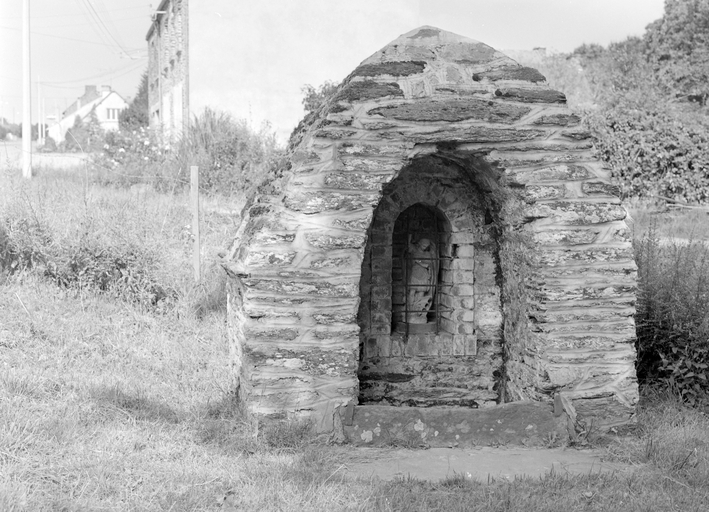 Fontaine de dévotion Saint-Michel (Monteneuf)