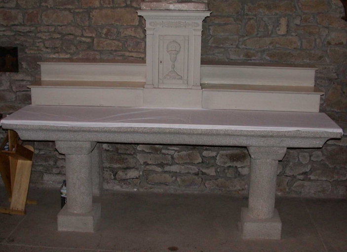 Ensemble de l'autel de la Vierge : autel, tabernacle, 2 gradins d'autel, degré d'autel