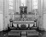 Autel, tabernacle, gradins d'autel (3) (autel tombeau, maître-autel, tabernacle à ailes)