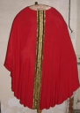Ornement rouge 1 : chasuble, bourse de corporal, voile de calice