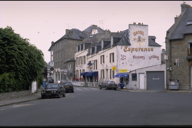 Maison, hôtel de l'Espérance, actuellement café et restaurant, 6 rue Jacques-Cartier, les Mielles (Saint-Cast-le-Guildo)