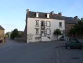 Maison, 6 place de l'Eglise (Saint-Guinoux)