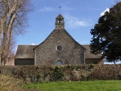 L'église paroissiale, le monument aux morts, les chapelles et les croix monumentales sur la commune de Pordic