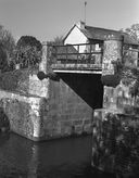 Canal de Nantes à Brest, pont routier sur écluse, la Métairie de la Née, n° 26 (Saint-Marcel)