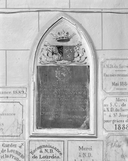 Plaque funéraire, du recteur Isaac Hay, église paroissiale Saint-Martin (Erbrée)