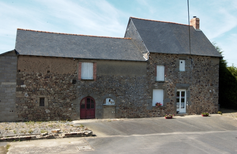 Alignement d'une maison et d'une ferme, la Potinière (Montreuil-le-Gast)