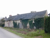 Alignement de maisons, Beaufatais (Lieuron)