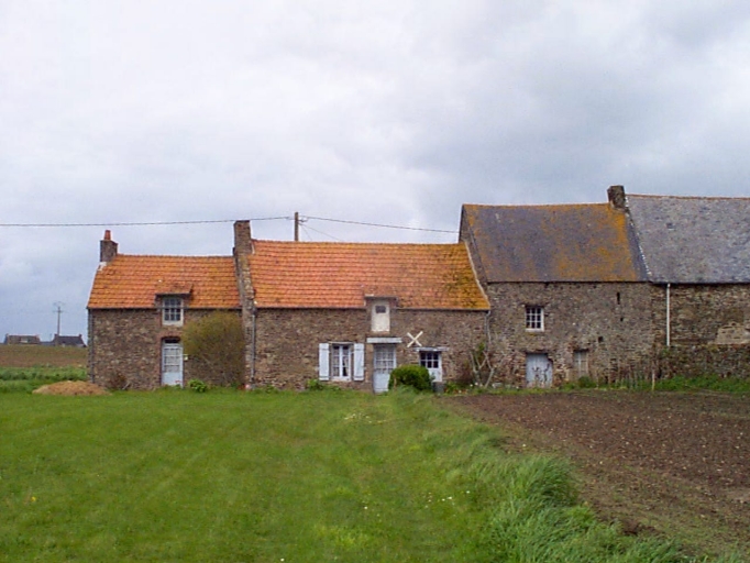 Alignement de maisons, la Loirie (Saint-Méloir-des-Ondes)