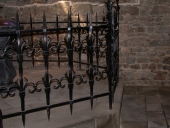 Clôture des fonts baptismaux