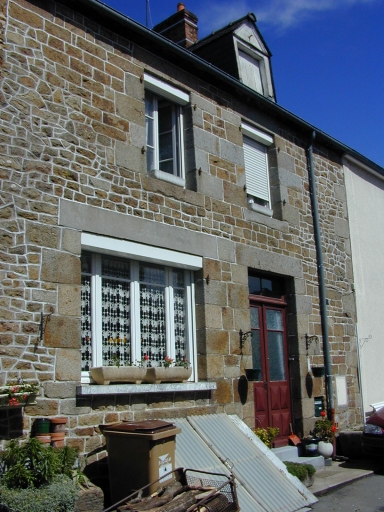 Maison, place de la Mairie (Sens-de-Bretagne)