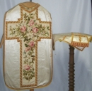 Ornement blanc 3 : chasuble, manipule, voile de calice (Guipry fusionnée en Guipry-Messac en 2016)