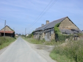 Alignement de trois maisons, le Chauchix (Feins)
