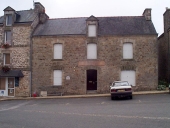 Maison, place de l'Eglise (Guénin)