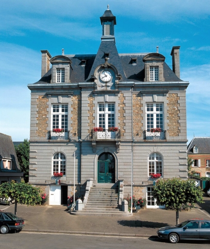 Mairie (Combourg)