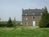 Presbytère, 8-10 rue du Général de Gaulle (Saint-Pierre-de-Plesguen fusionnée en Mesnil-Roc'h en 2019)