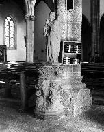Ensemble de deux bénitiers, église paroissiale Saint-Pierre (Plouescat)