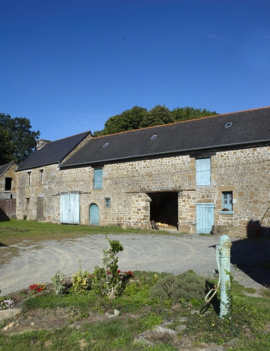 Ferme, le Rocher Musset (Saint-Étienne-en-Coglès fusionnée en Maen Roch en 2017)