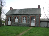 Ancienne école privée mixte, actuellement salle paroissiale Sainte-Eugénie, 2 rue du Chemin Vert (Morieux fusionnée en Lamballe-Armor en 2019)
